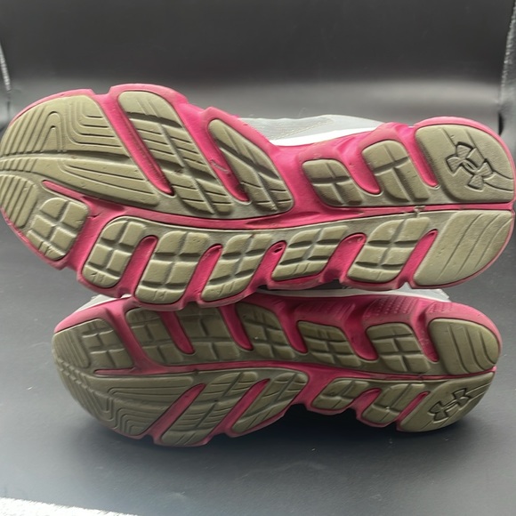 WOMEN'S Under Armour Gray Pink Running ATHLETIC Shoes - Picture 5 of 6